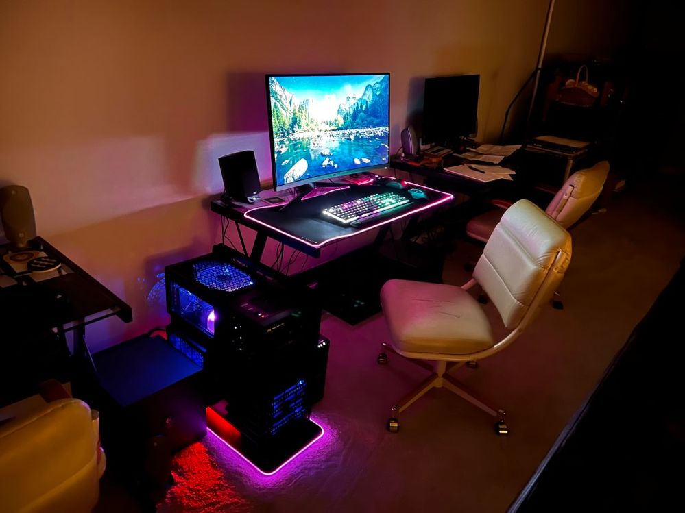 Trying out different lighting colors.  Note the LED mousepad under the case feet.