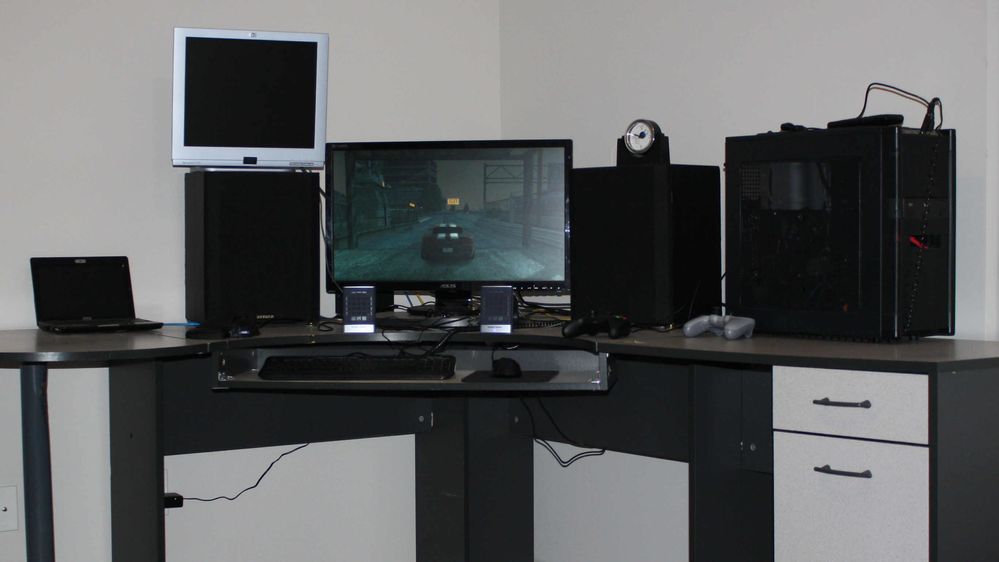 i5760Desk.JPG