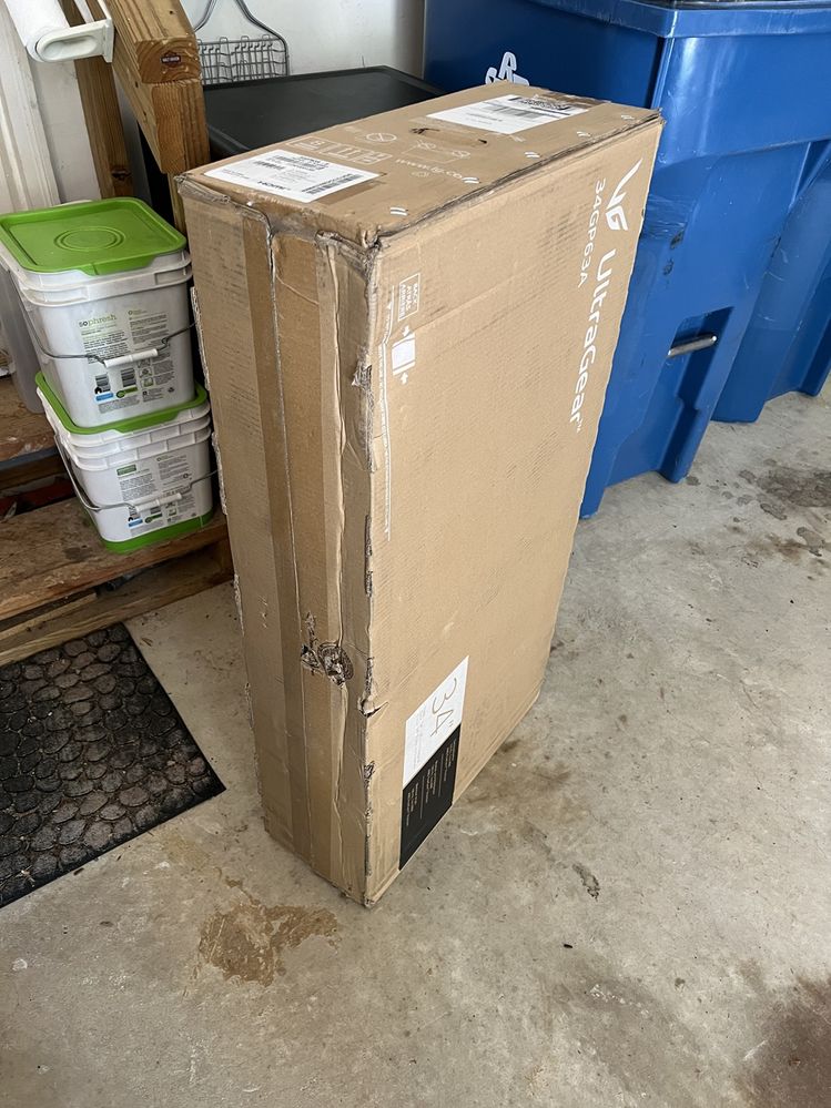 My new 34" 160Hz monitor arrived from UPS.