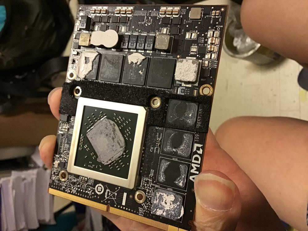 AMD Radeon HD 6970M and dried thermal paste