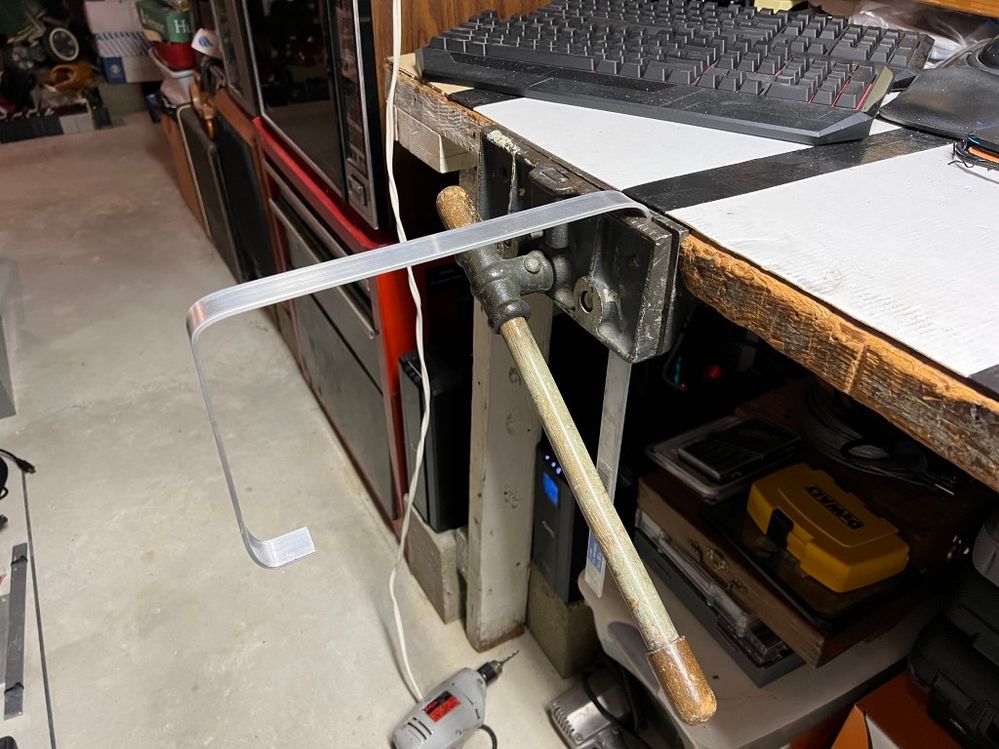 Bending aluminum bars is easy with a big vice.