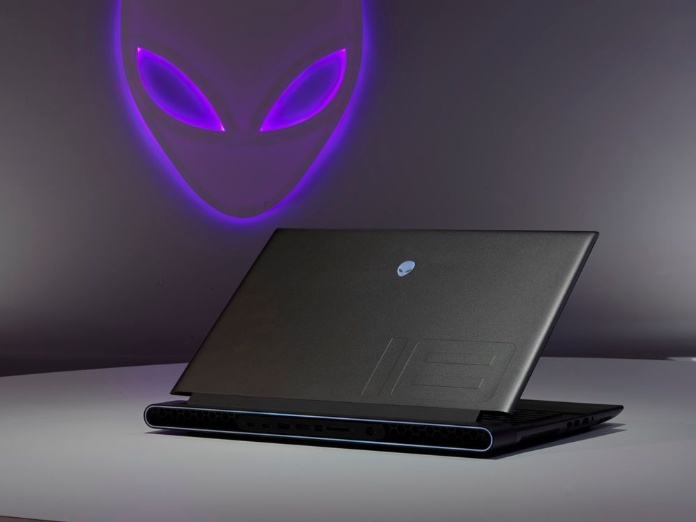 Alienware-m18_06-Custom