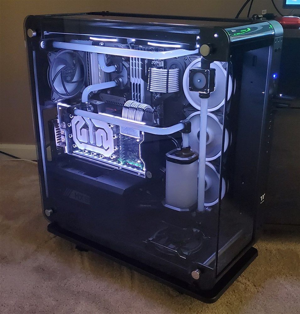 This looks like a water-cooled Thermaltake P3 case.  Nice!